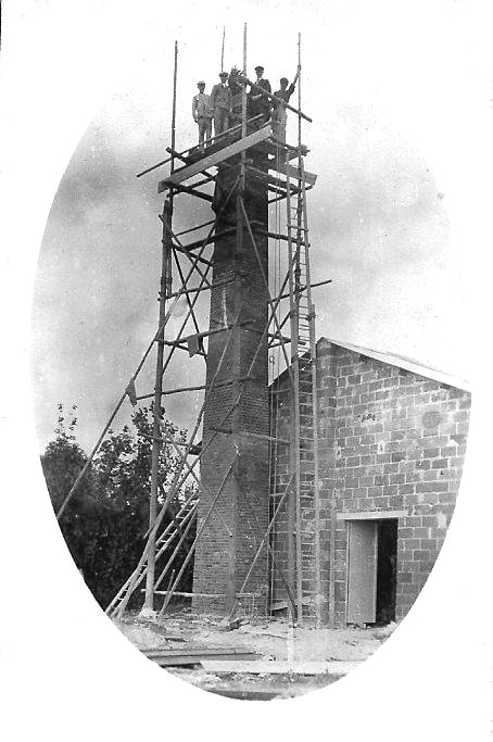 1926 premier atelier Orléans construction de la cheminée