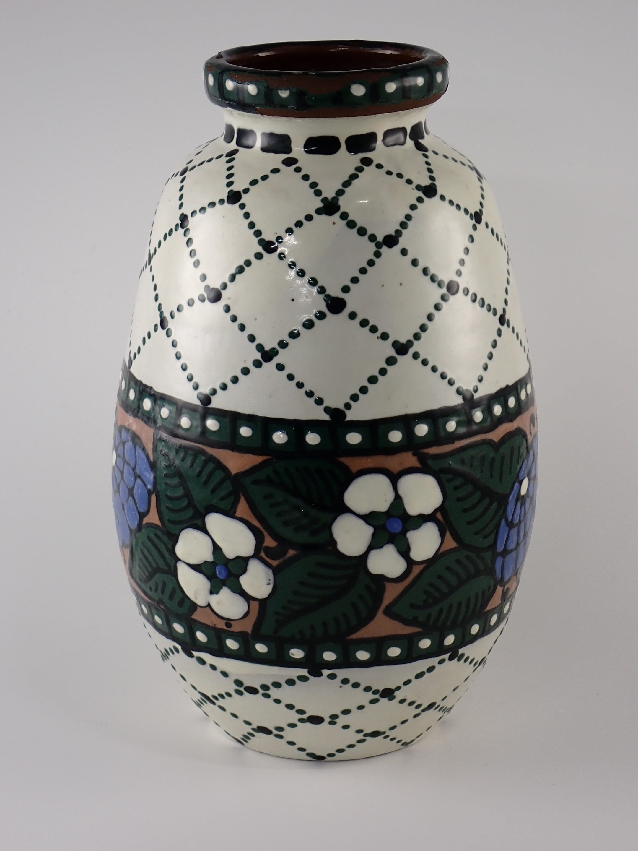 Coll. Musée d'Annecy vase décor floral René Anchierri signé RA. Musée Annecy vase décor floral René Anchierri signé RA