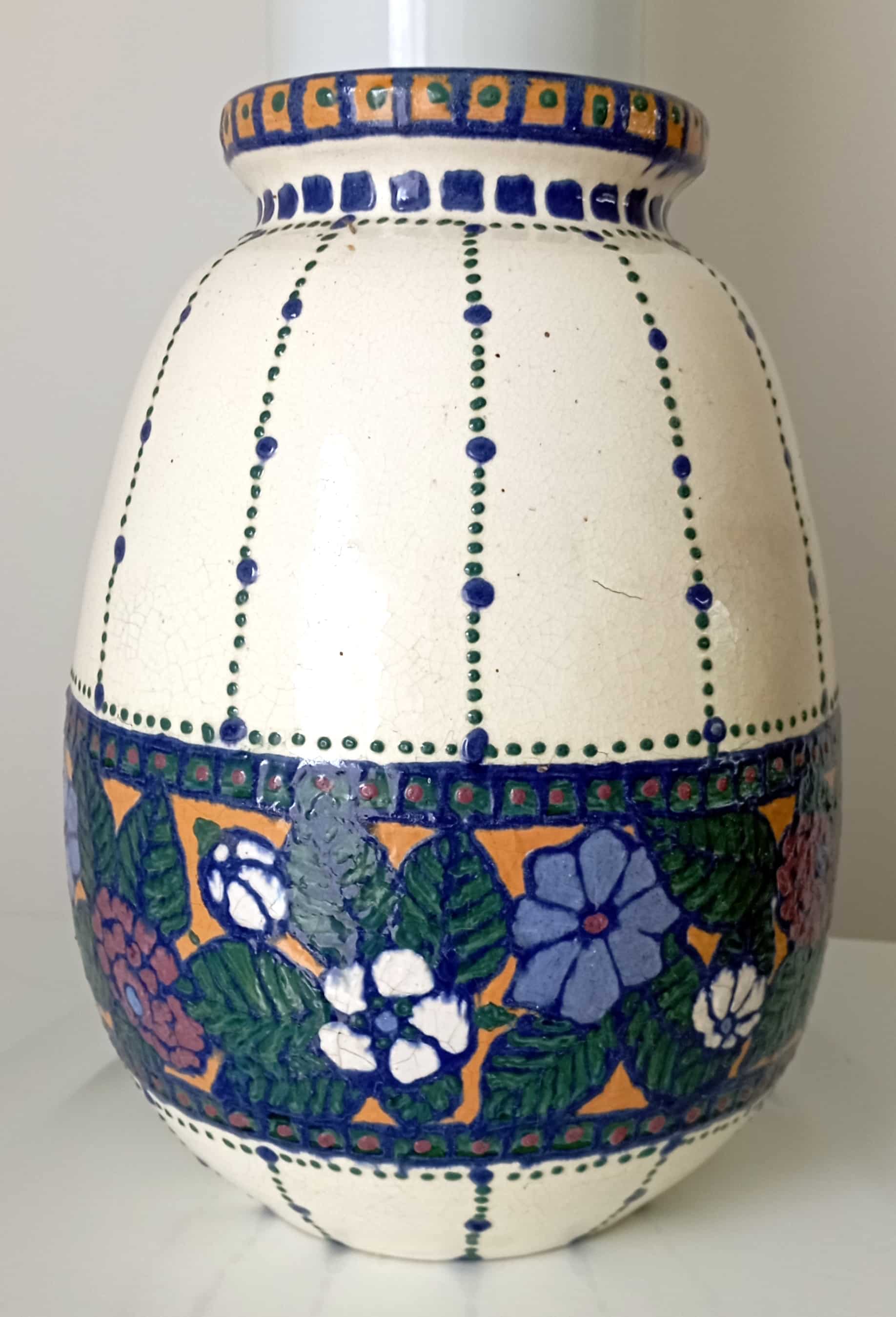 Vase fleurs traits points beige signé RA