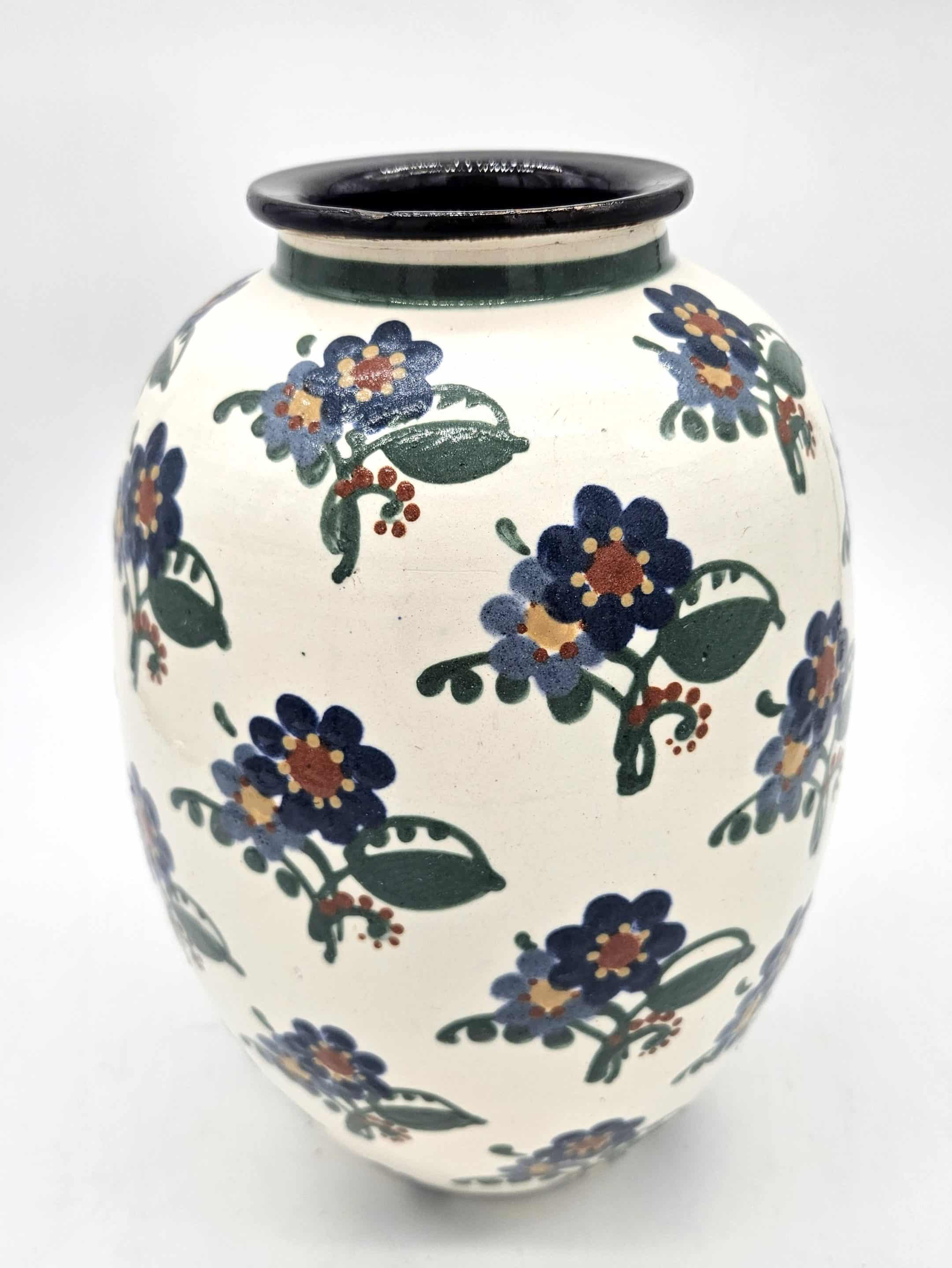 Vase à panse fleurie et col ourlé, début des années 20, signature P. Jacquet et reste d’étiquette de concours Vase fleuri P. Jacquet