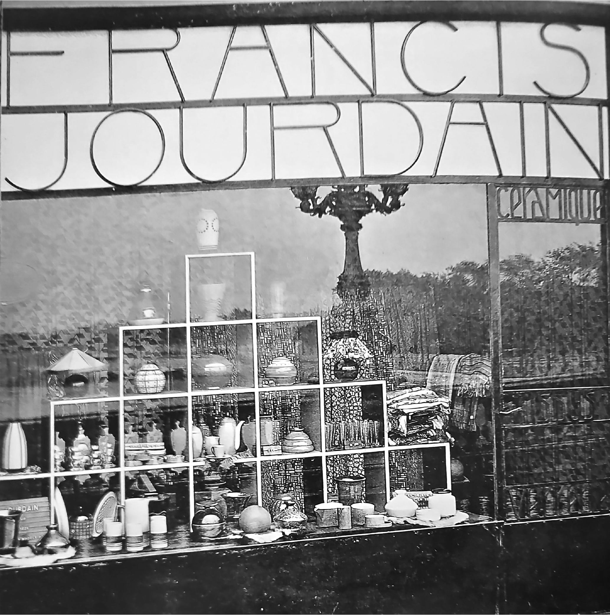 Vitrine de la boutique Francis Jourdain - Exposition Internationale des Arts Décoratifs 1925 - Photo MAD Vitrine d'une boutique Francis Jourdain - Exposition Internationale des Arts Décoratifs 1925 - Photo MAD