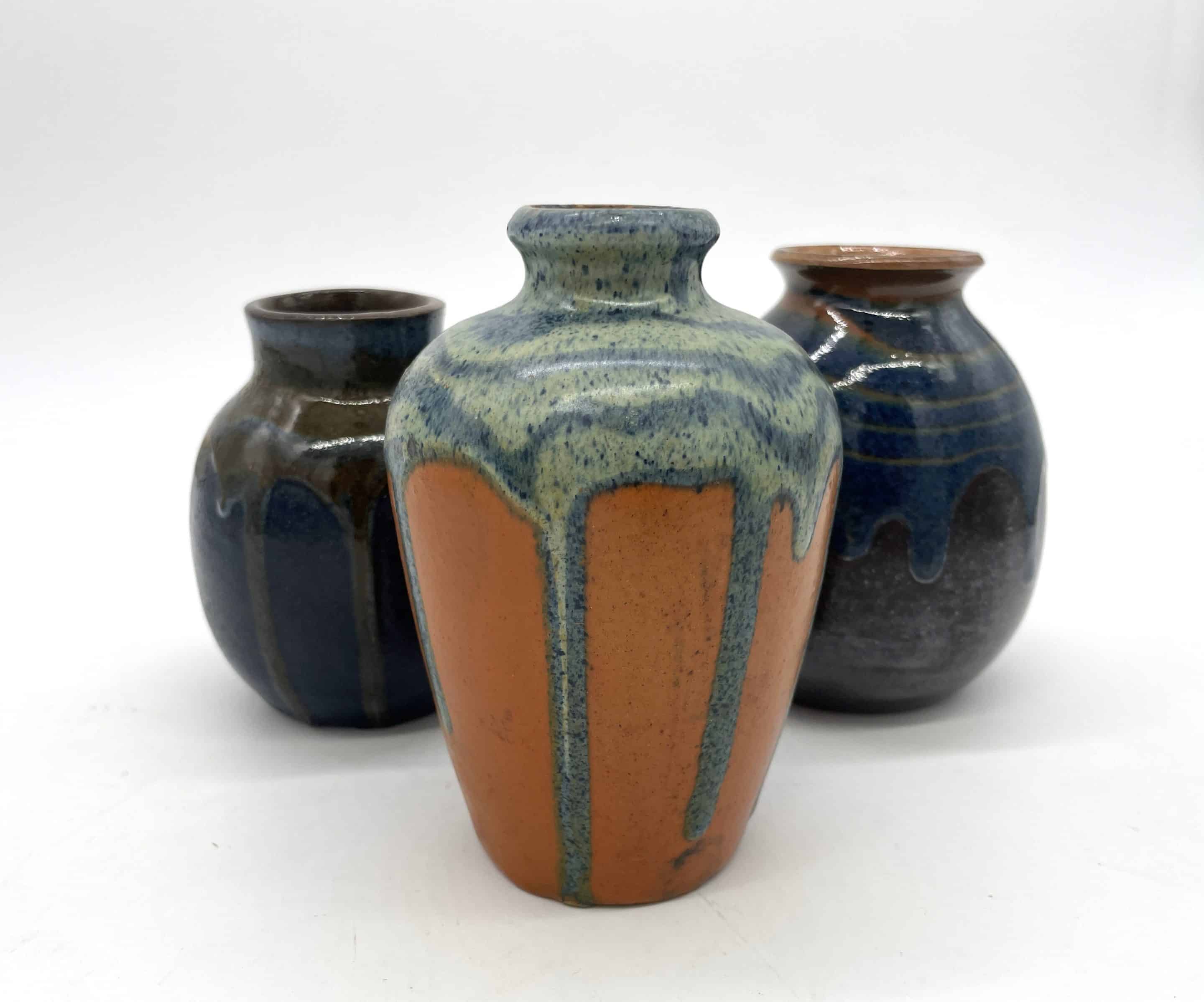 Vases en grès à coulures signé PJ